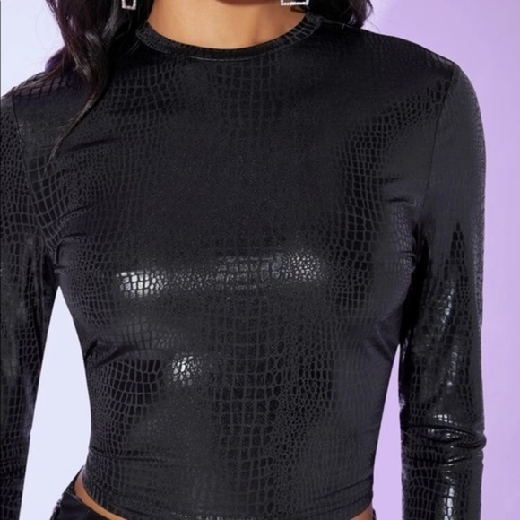 Tied Open Back Croc Embossed Top - Picture 3 of 8